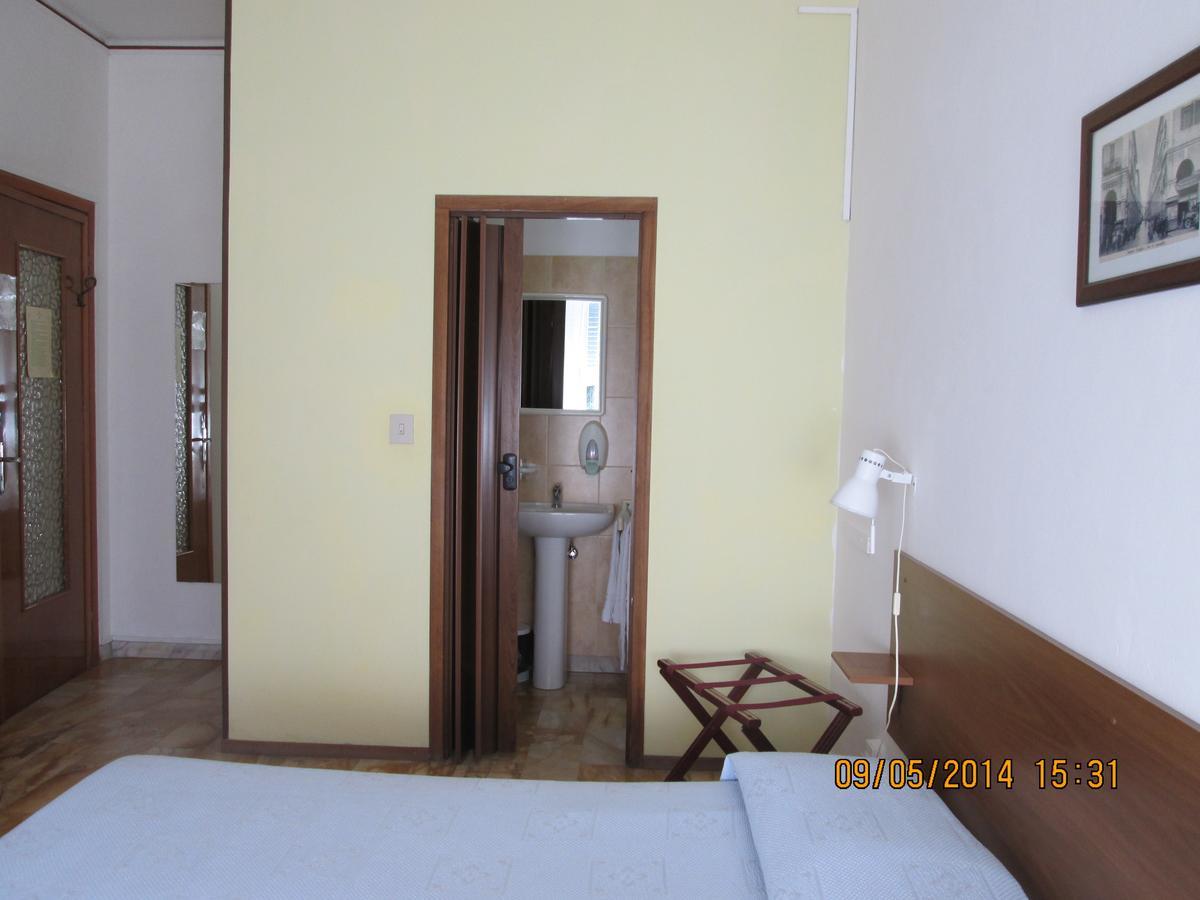 Pensione Aurora Imperia Exterior foto